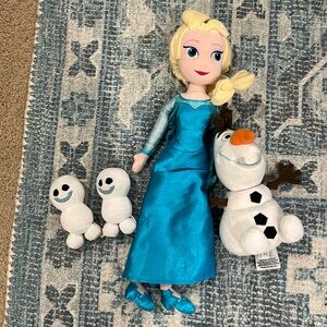Elsa and Olaf little snowmen